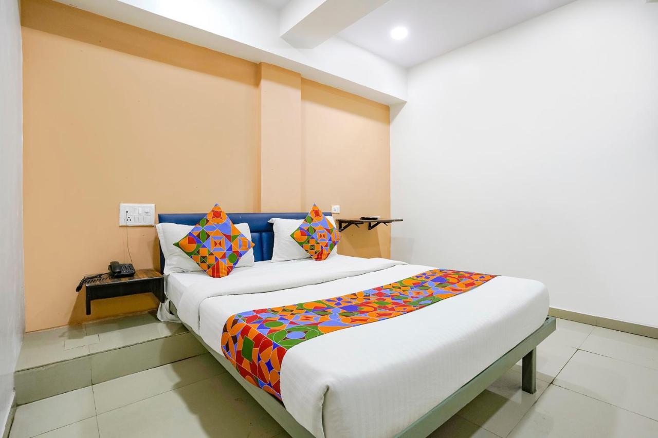 Hotel Fabexpress Blue Stone Surat Exterior foto