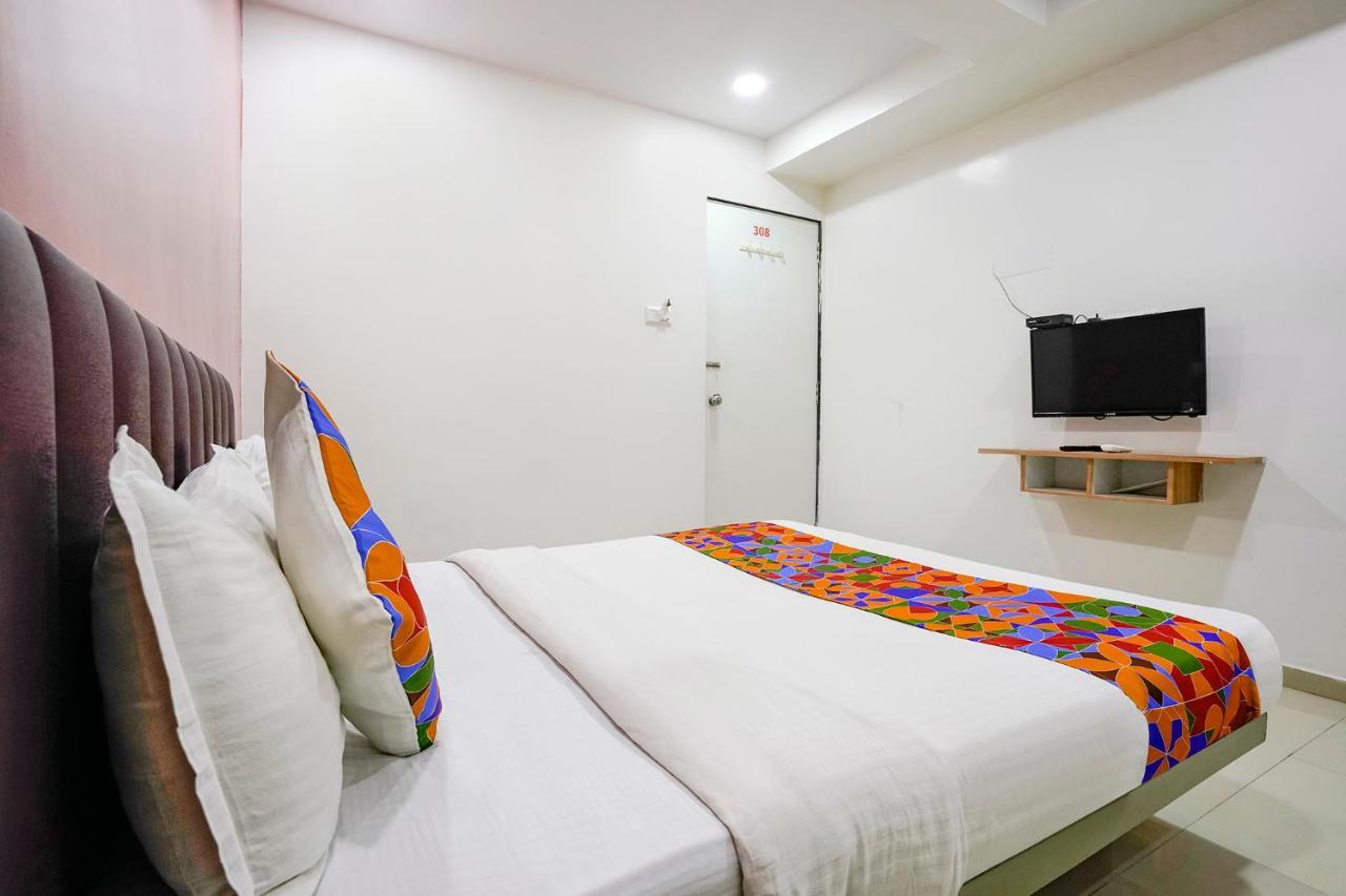 Hotel Fabexpress Blue Stone Surat Exterior foto