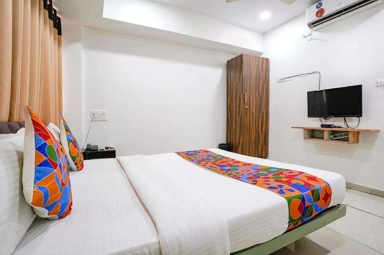 Hotel Fabexpress Blue Stone Surat Exterior foto
